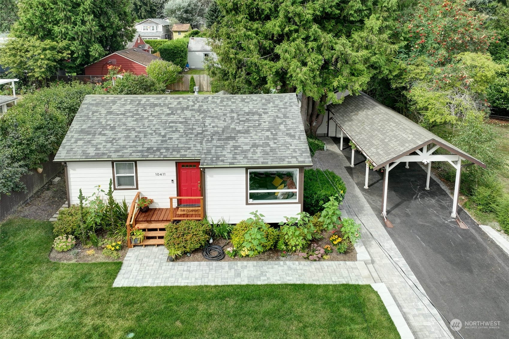 Property Photo:  10411 2nd Place SW  WA 98146 