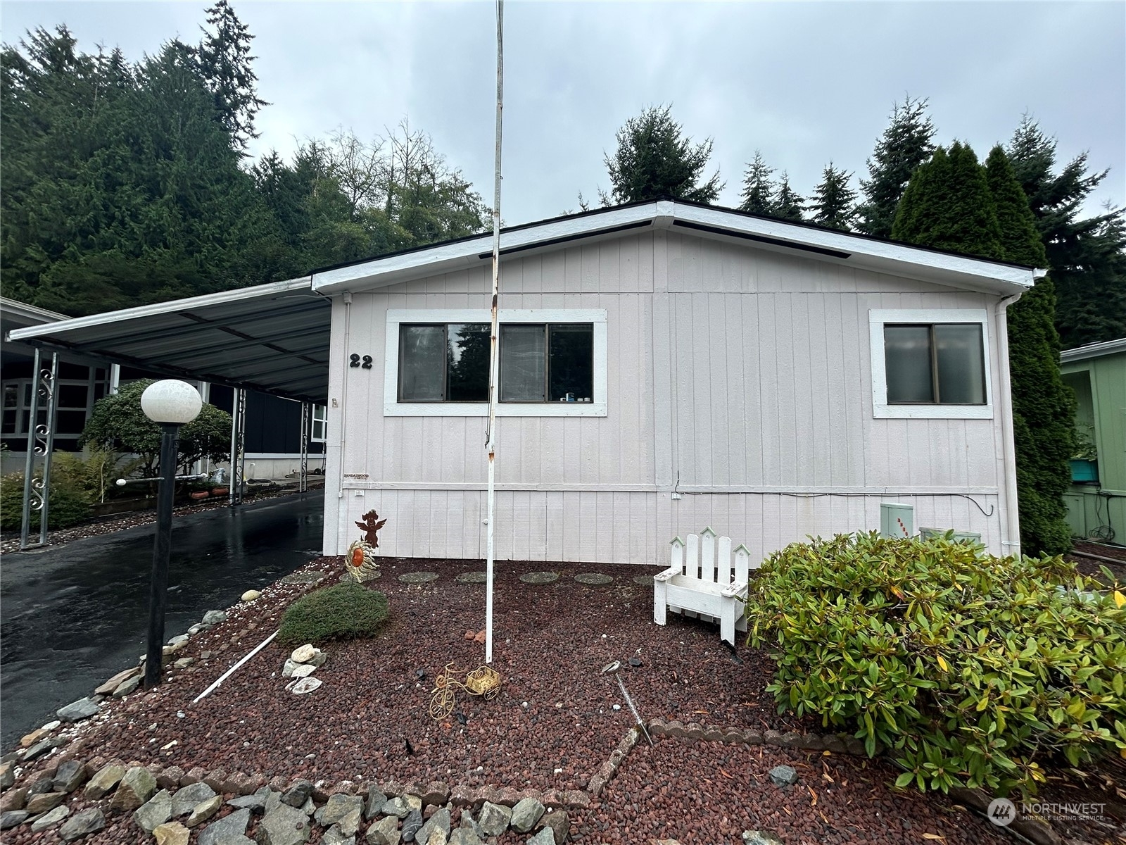 Property Photo:  5810  Fleming St 22  WA 98203 