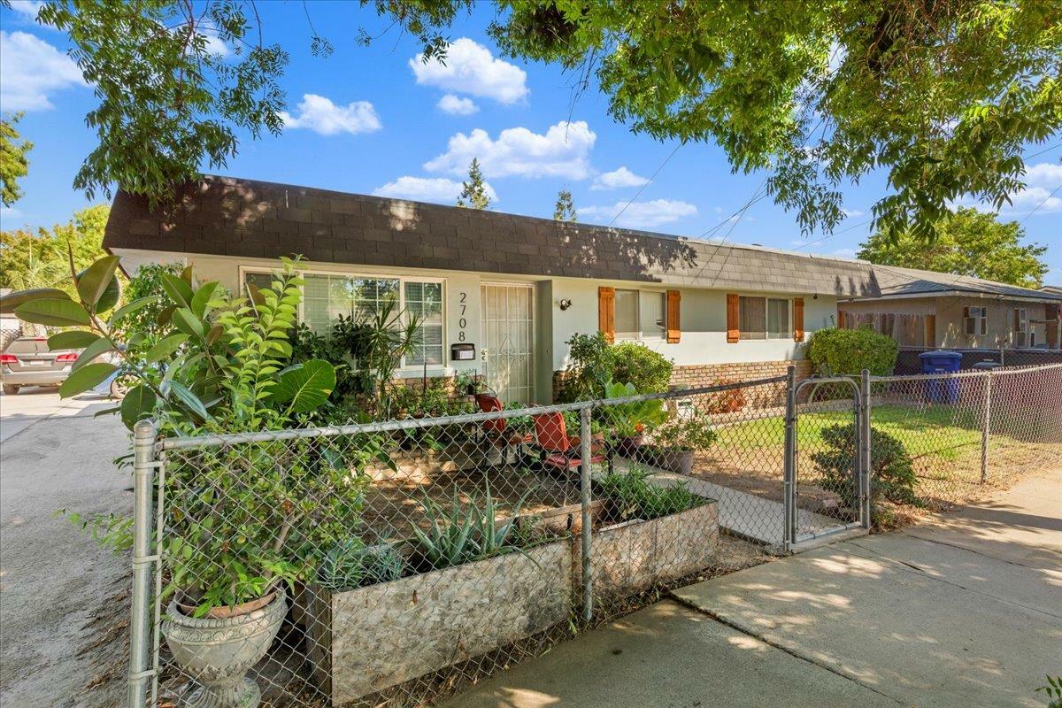 Property Photo:  2710 Carver Road  CA 95350 