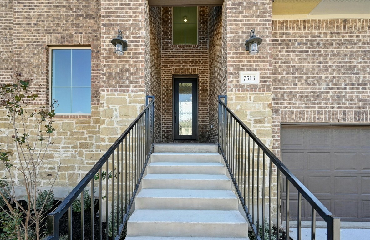 Property Photo:  7513 Becasseau Drive  TX 78738 