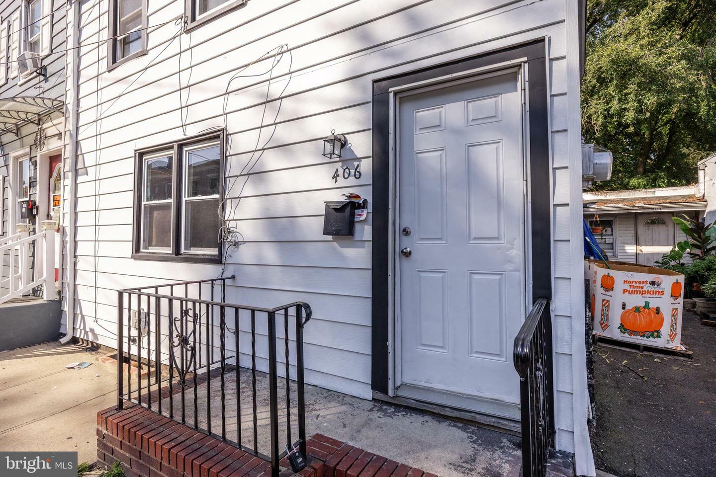 Property Photo:  406 York Street  NJ 08016 