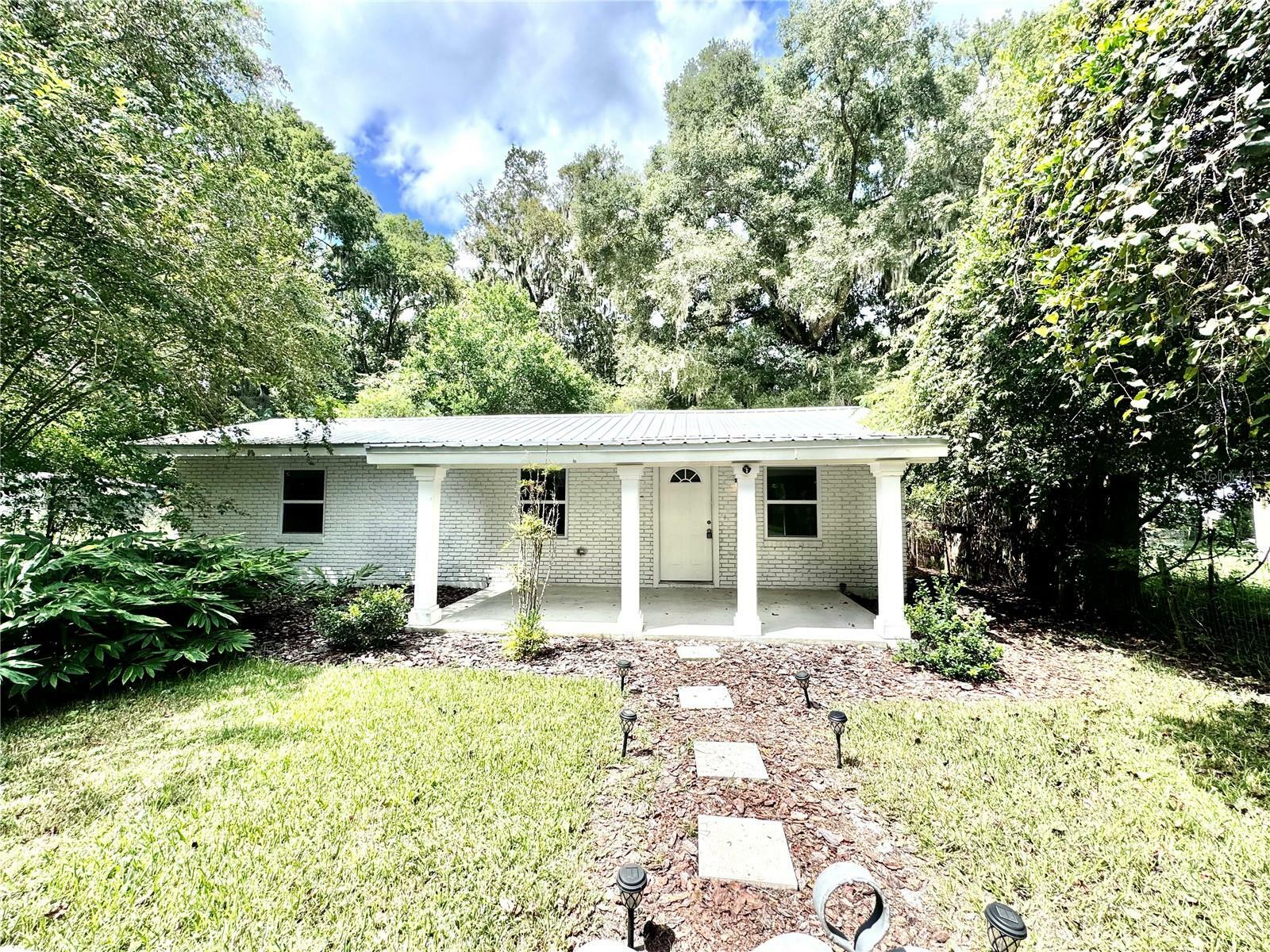 Property Photo:  520 SE 5th Street  FL 32696 