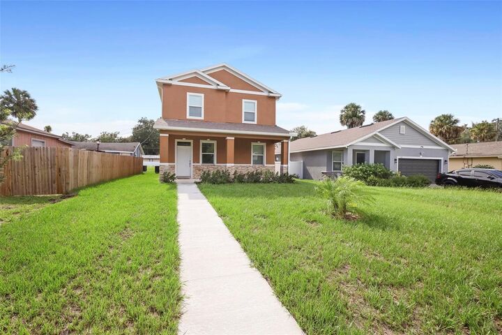 Property Photo: 1012 S Holly Avenue FL 32771