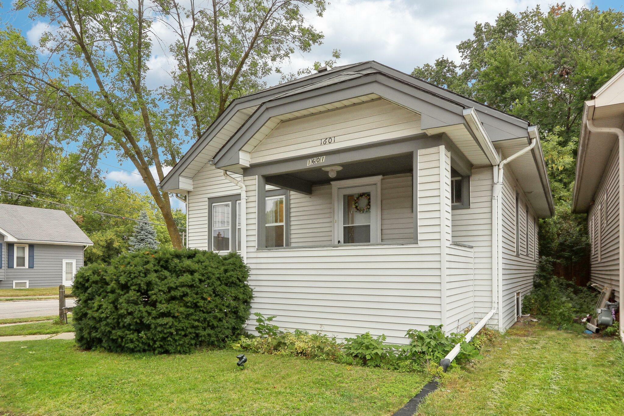 Property Photo:  1601 Arthur Ave  WI 53405 