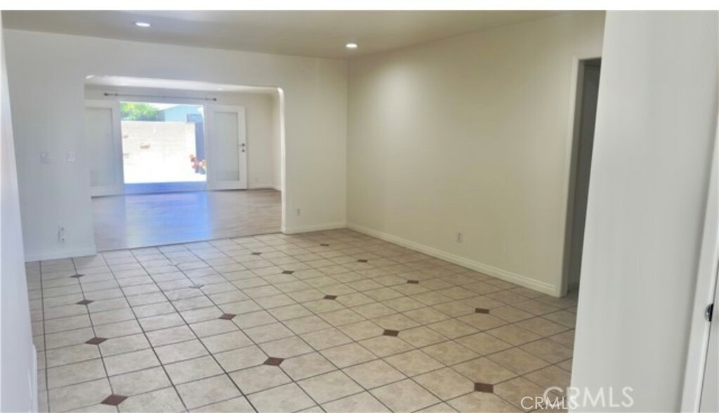 Property Photo:  24319 Victory Boulevard  CA 91307 