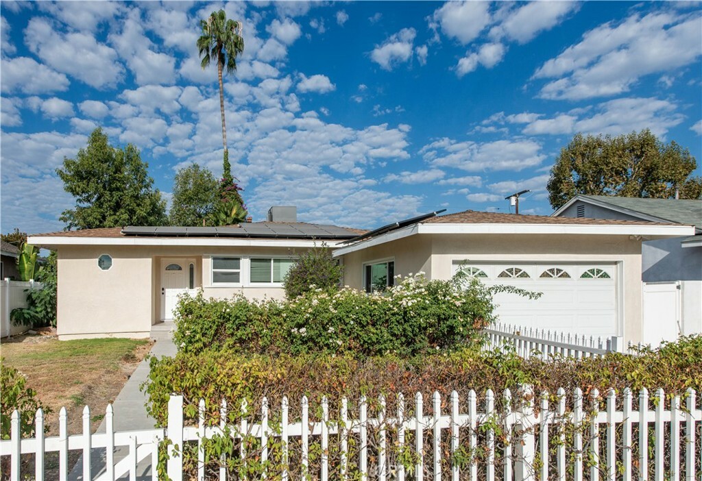 Property Photo:  6151 Beckford Avenue  CA 91335 