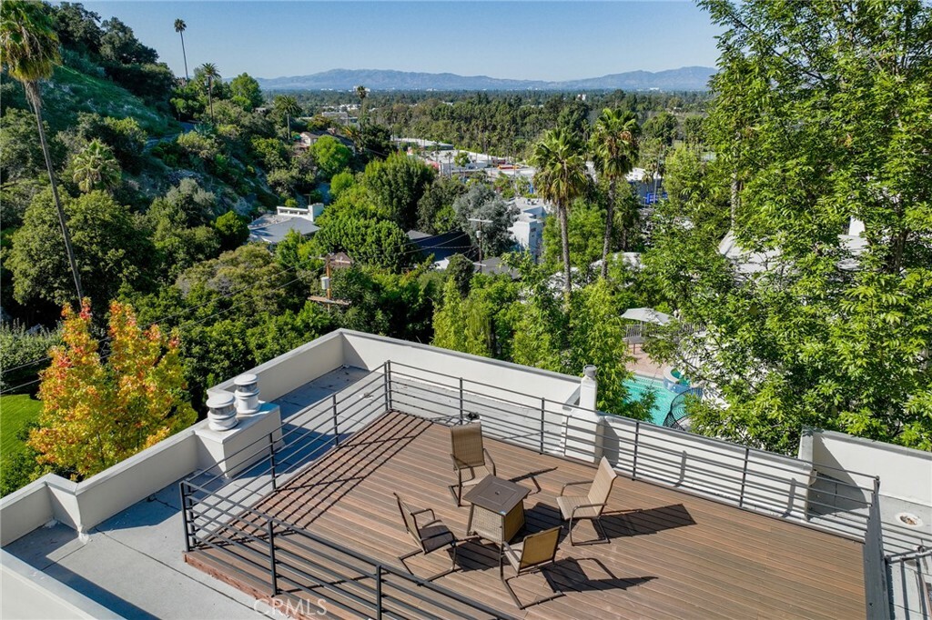 Property Photo:  4148 Sunswept Drive  CA 91604 