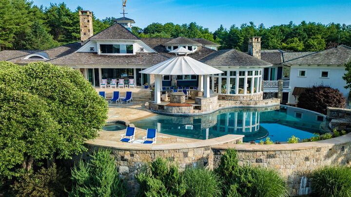 Property Photo: 32 Wisteria Drive NH 03820