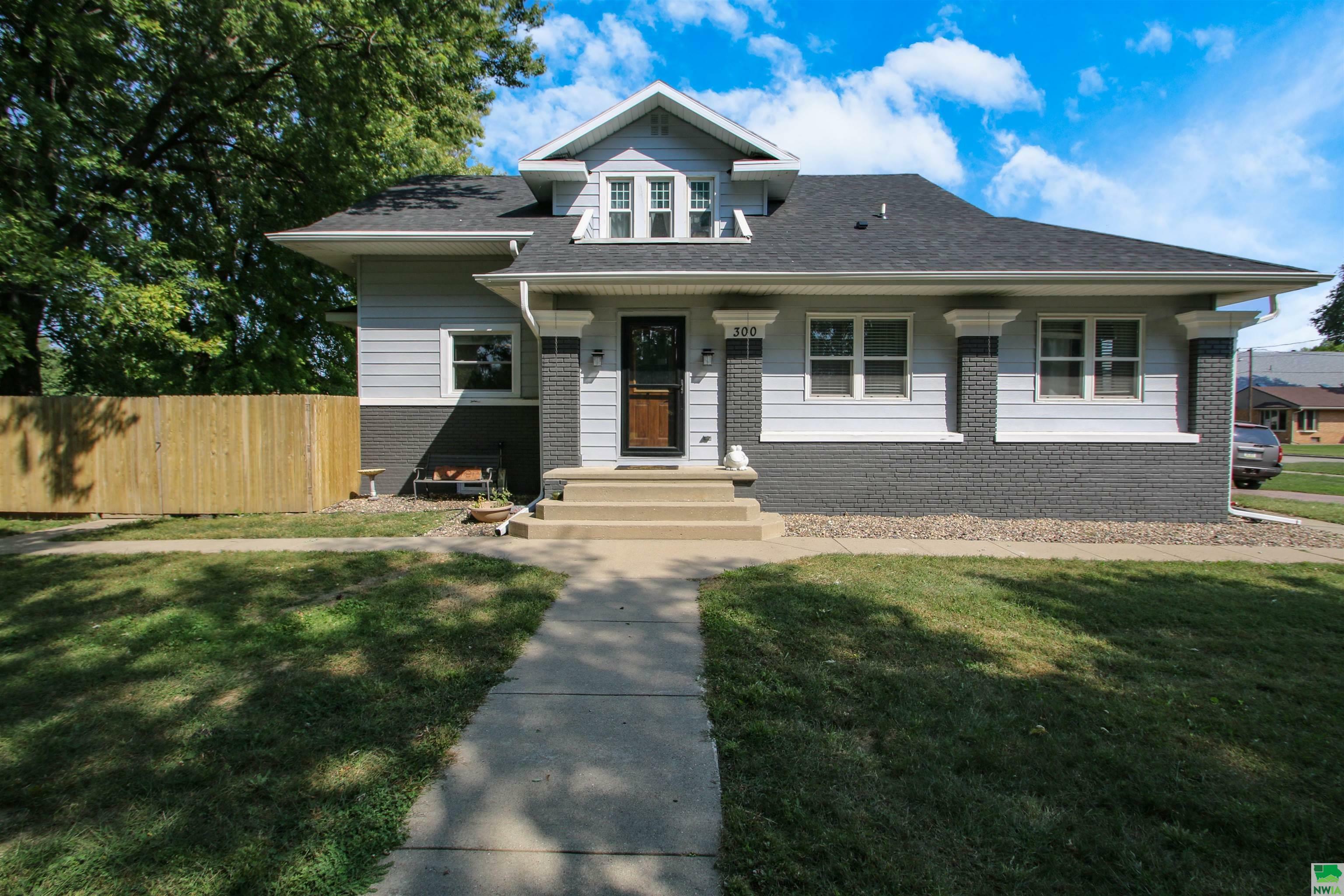 Property Photo:  300 B St  IA 51054 