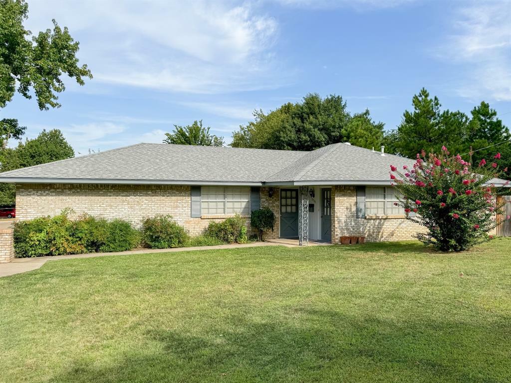 Property Photo:  2223 Donna Drive  OK 73071 