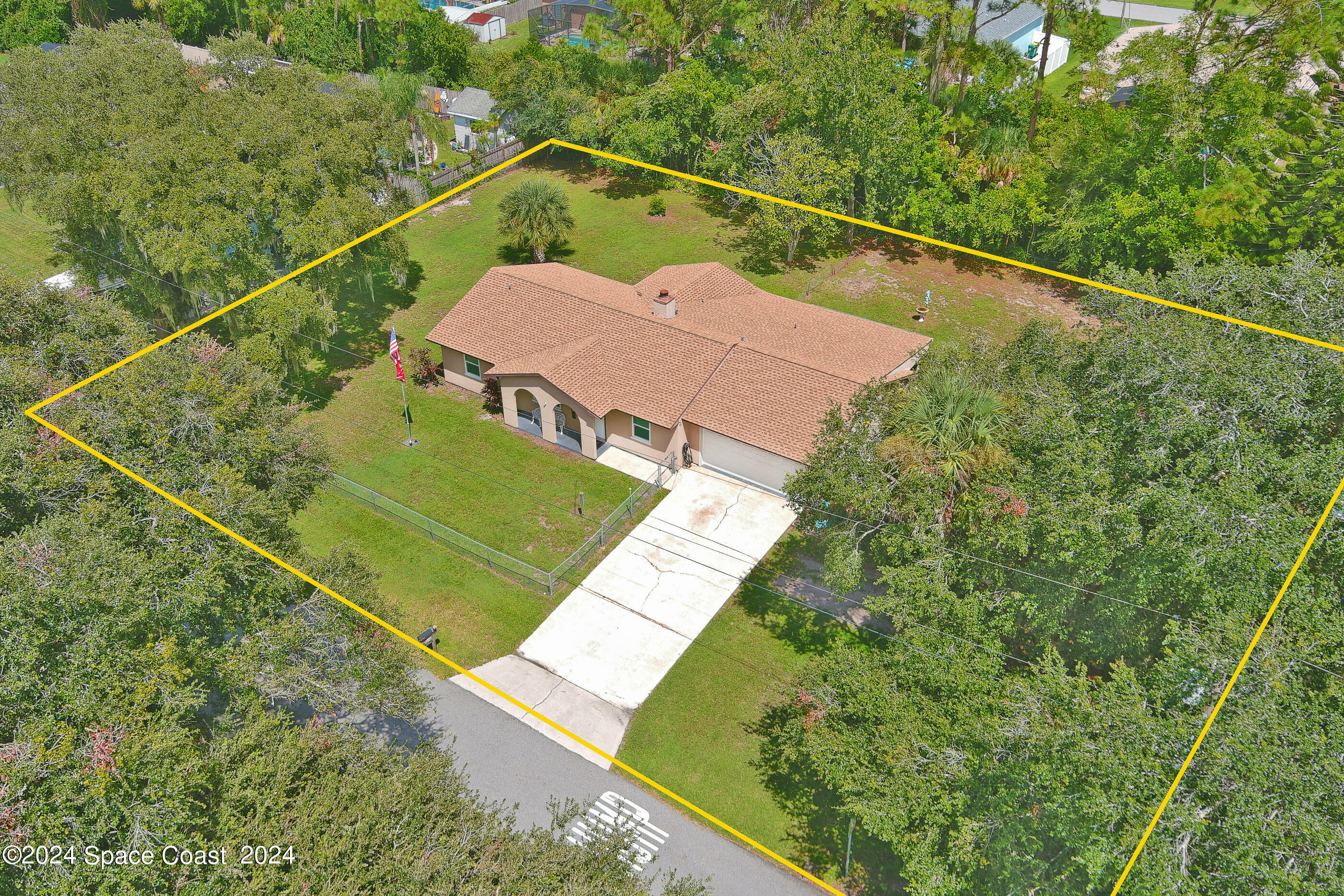 Property Photo:  6955 Camden Avenue  FL 32927 