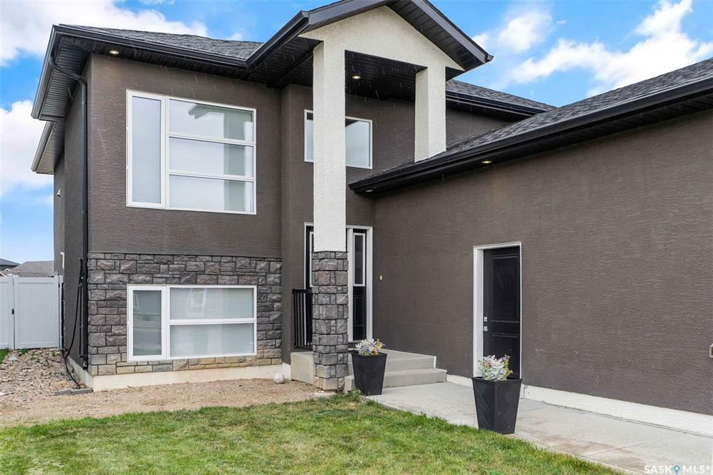 Property Photo:  2235 Rosewood Drive  SK S7V 0R9 