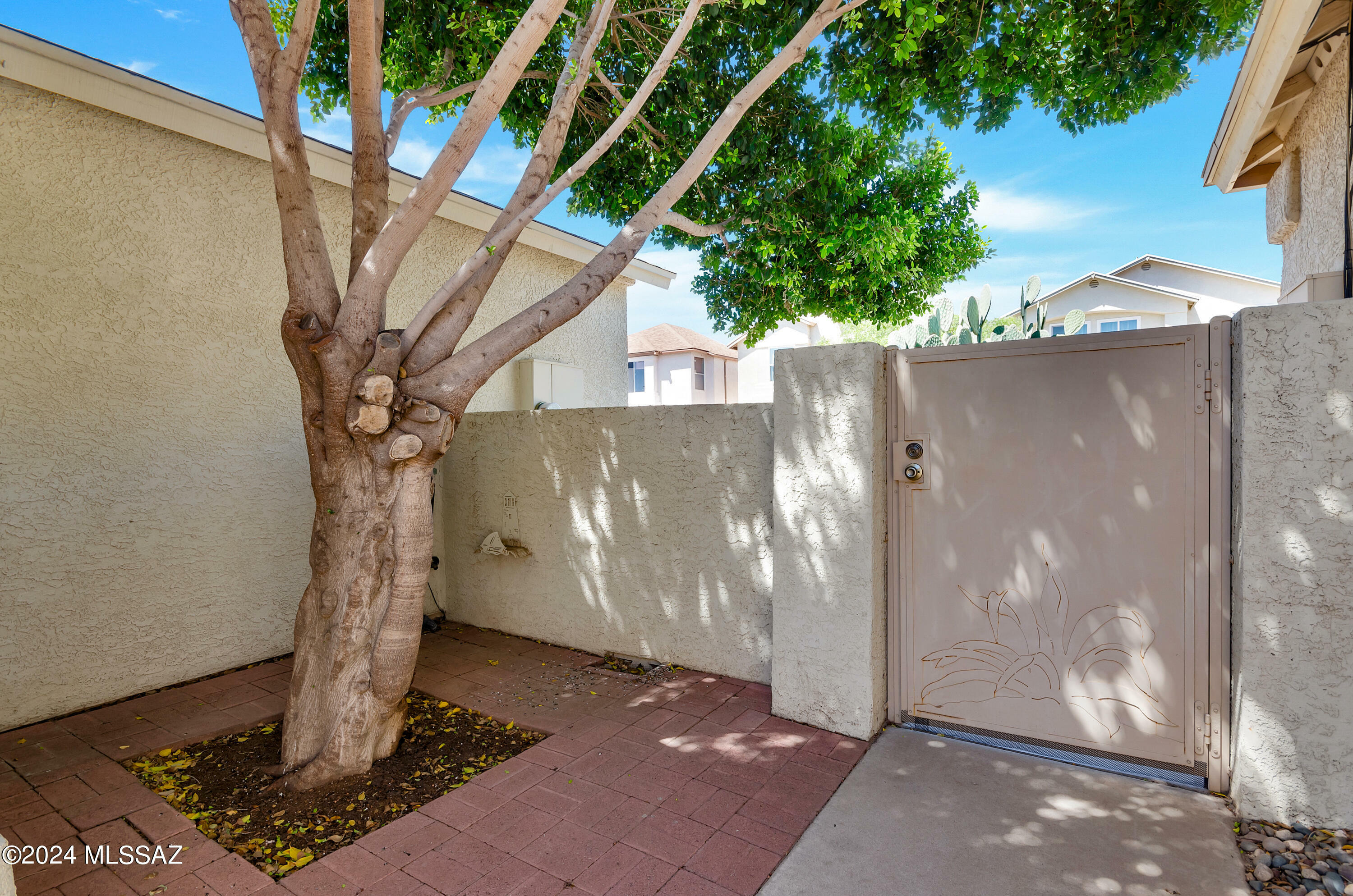 Property Photo:  8236 N Midnight Way  AZ 85741 