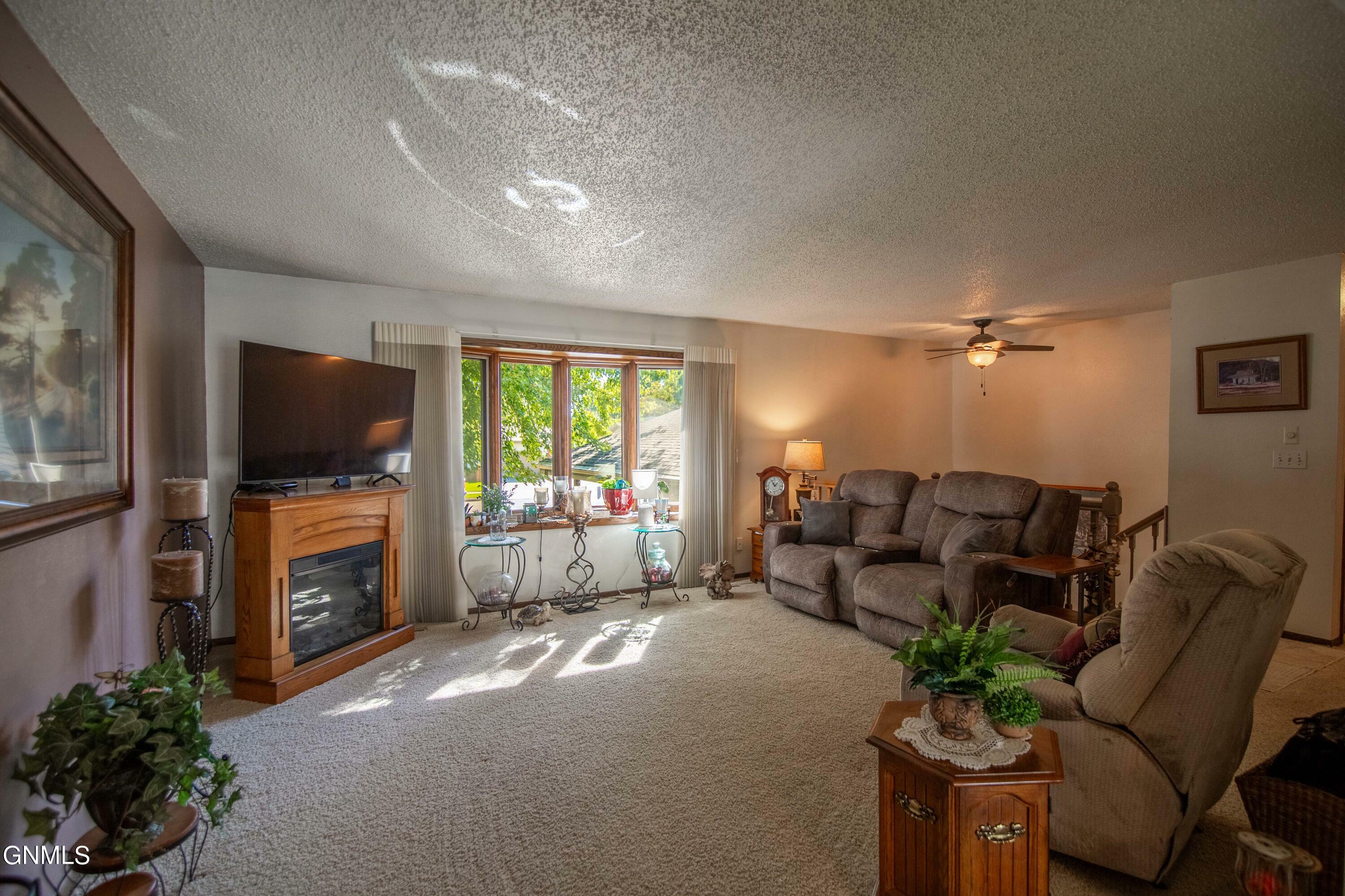 Property Photo:  1712 Houston Drive  ND 58504 