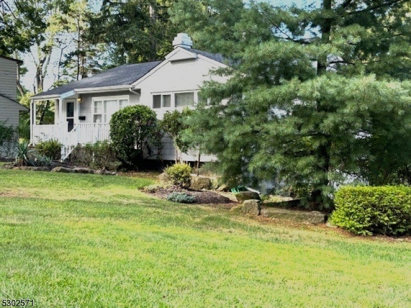 Property Photo:  3 Beech Rd  NJ 07052 