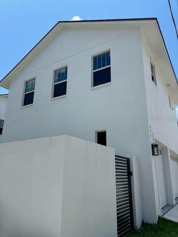 Property Photo:  801 29th Avenue N  FL 33704 