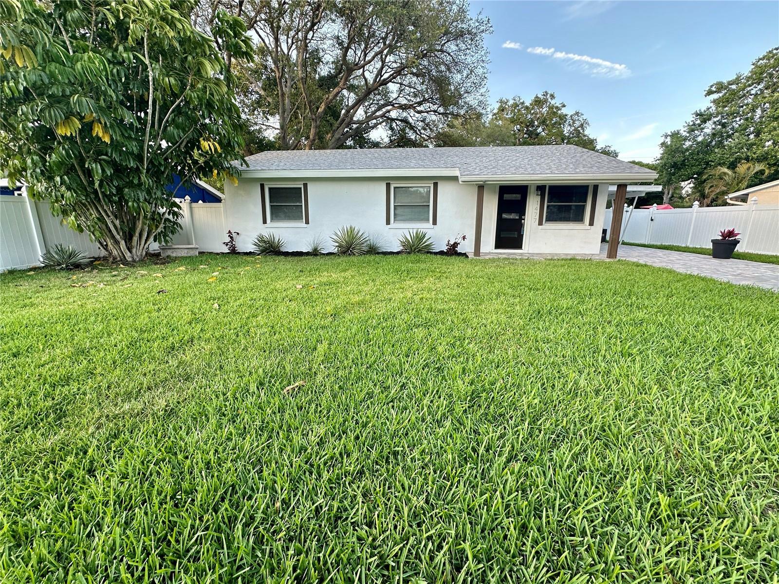 Property Photo:  1477 S School Avenue  FL 34239 