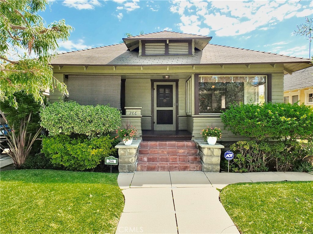 Property Photo:  266 Kennebec Avenue  CA 90803 