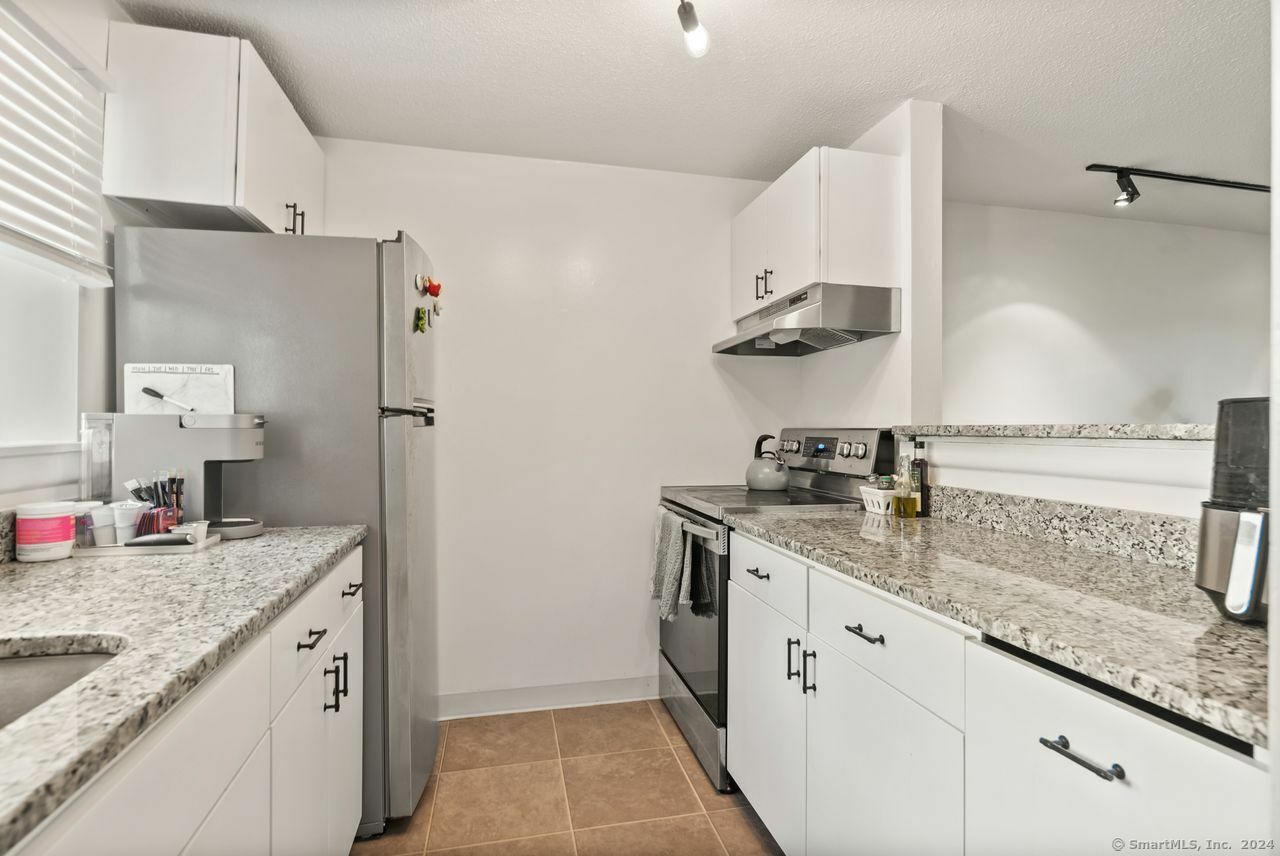 Property Photo:  38 North Main Street Apt 19  CT 06107 