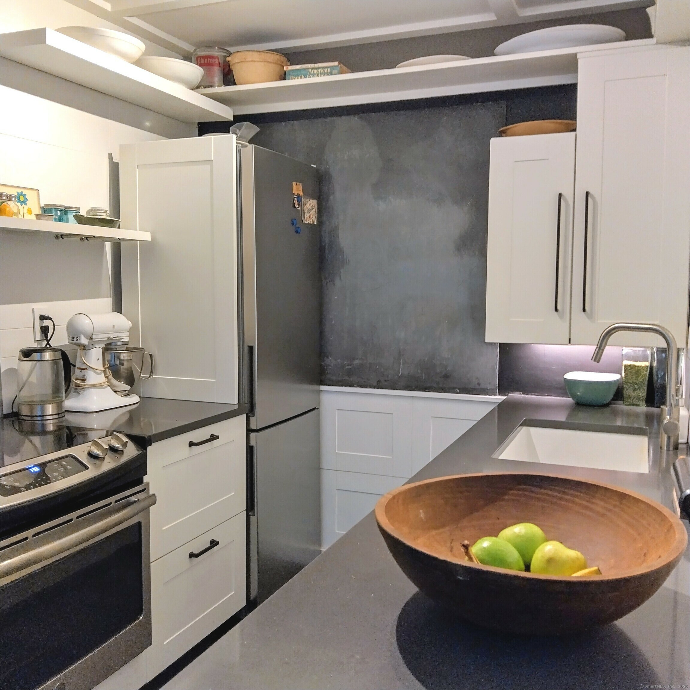 Property Photo: 100 York Street 7A CT 06511