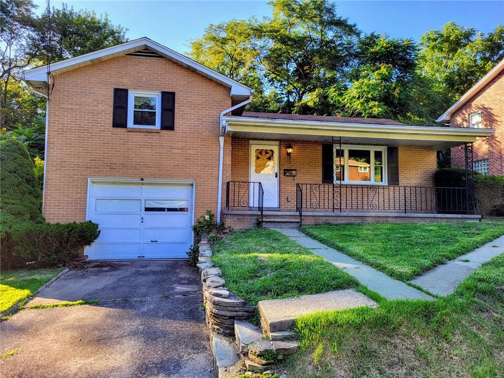 Property Photo: 1421 Cambridge Street PA 15065