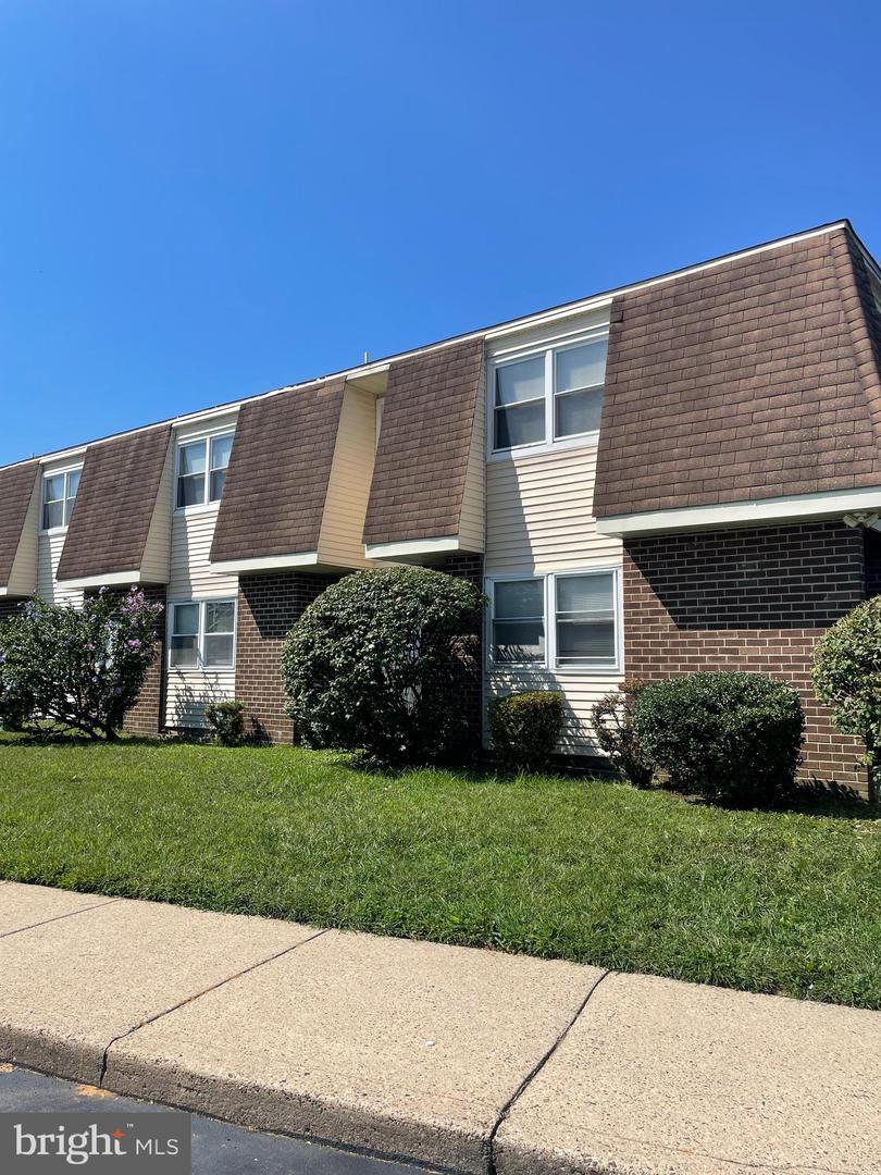 Property Photo:  10 Florence Tollgate -6  NJ 08518 
