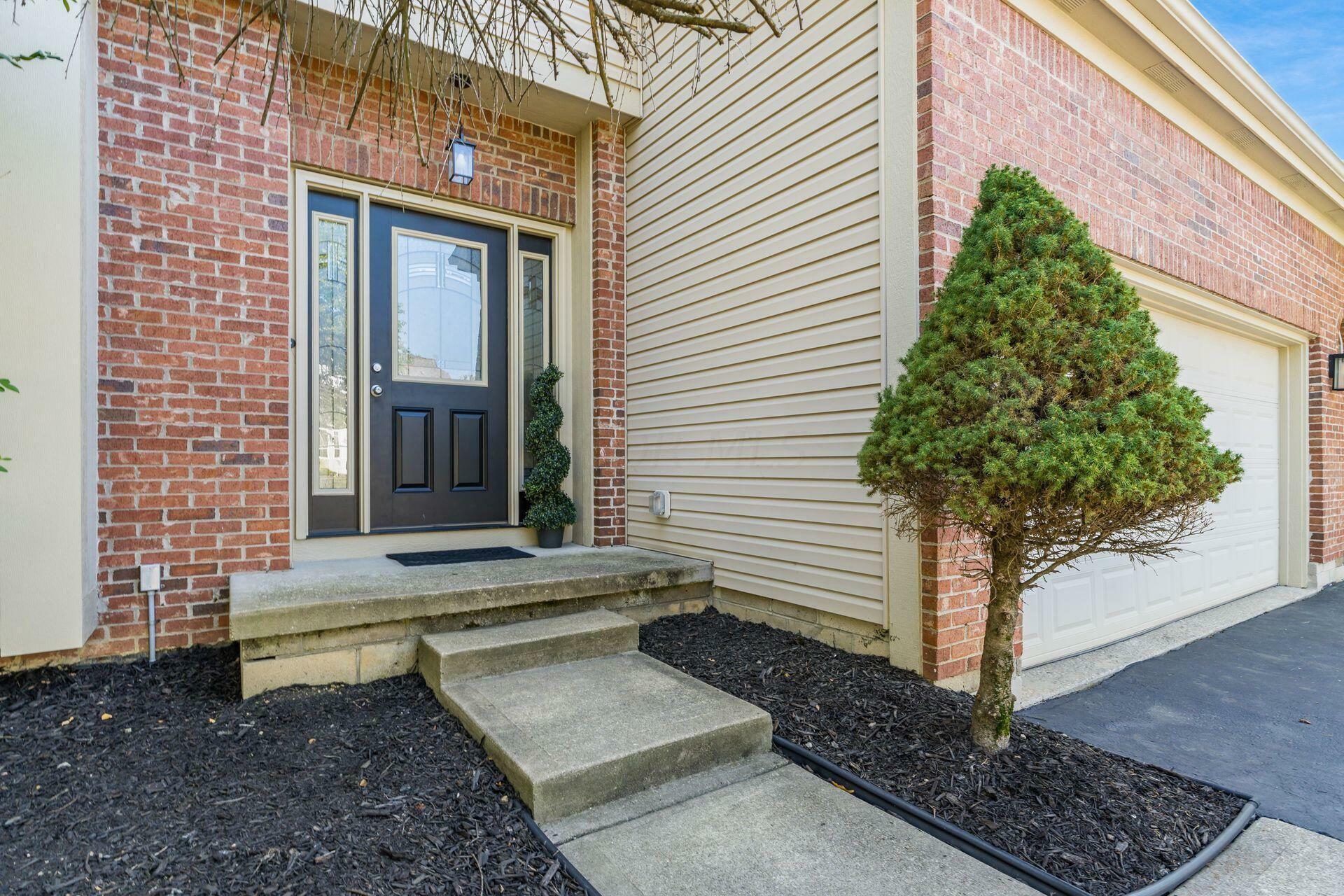 Property Photo:  687 Manchester Circle S  OH 43147 