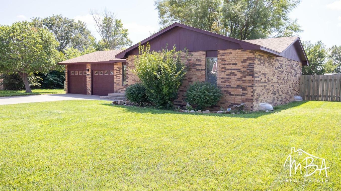 Property Photo:  1708 E Labrador Boulevard  KS 67846 