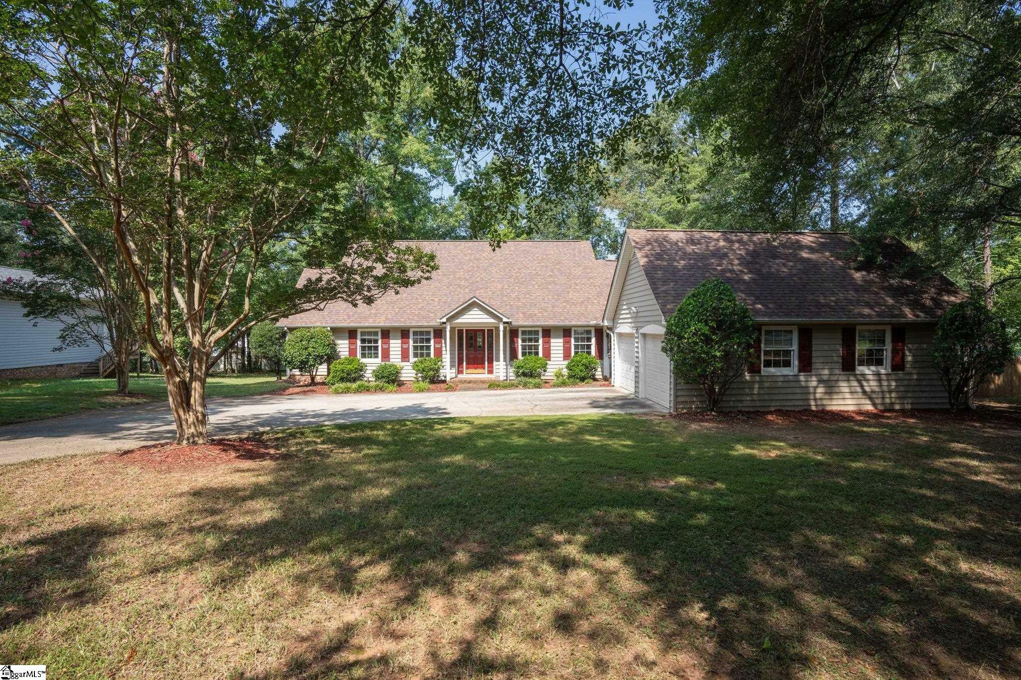 Property Photo:  5 Moultrie Drive  SC 29687 