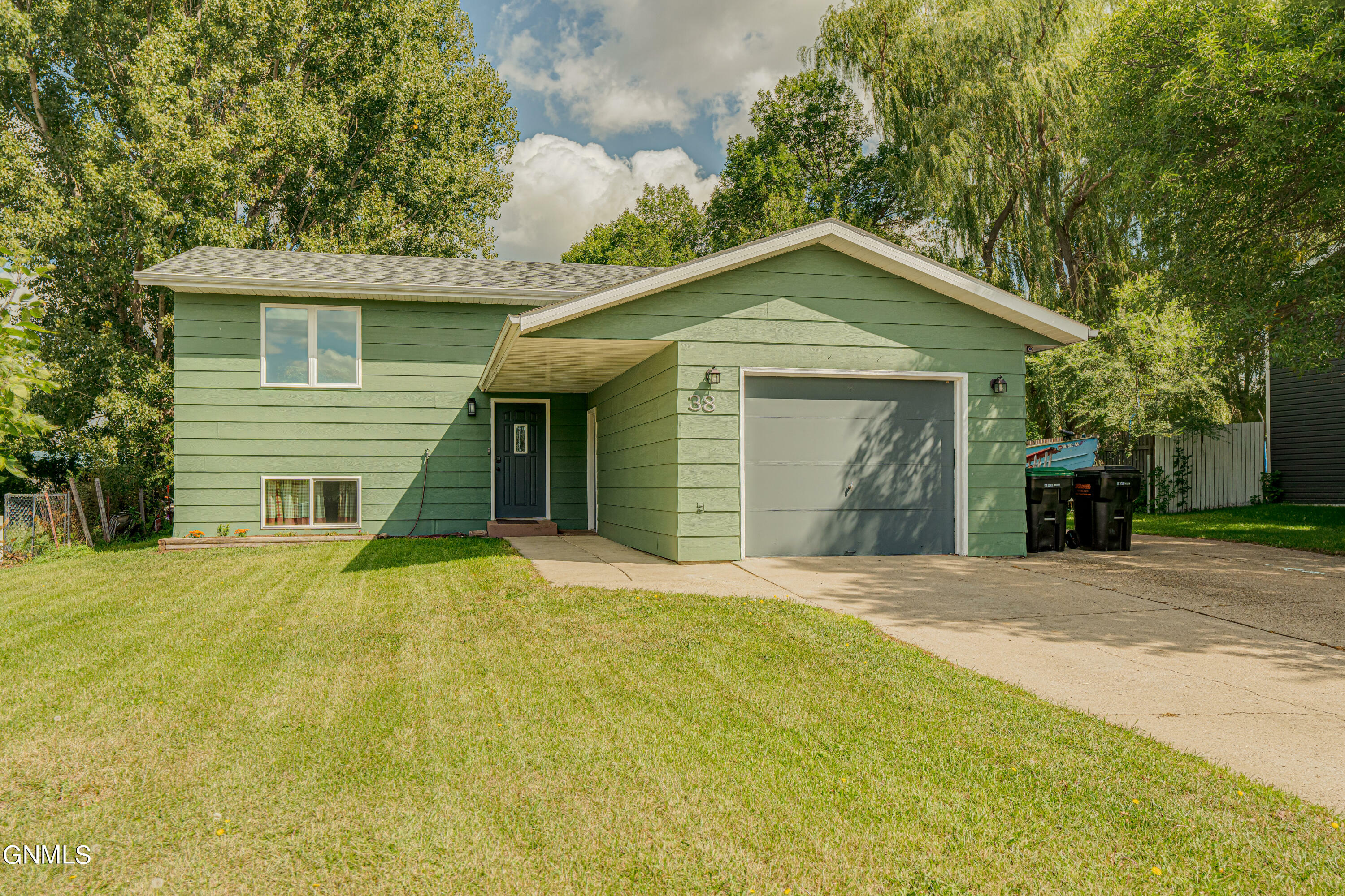 Property Photo:  38 Benteen Drive  ND 58504 