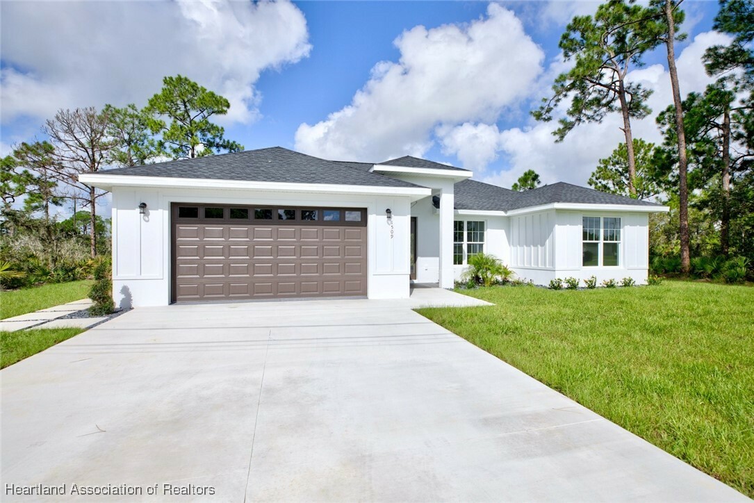 Property Photo:  1509 Little Joe Avenue  FL 33872 