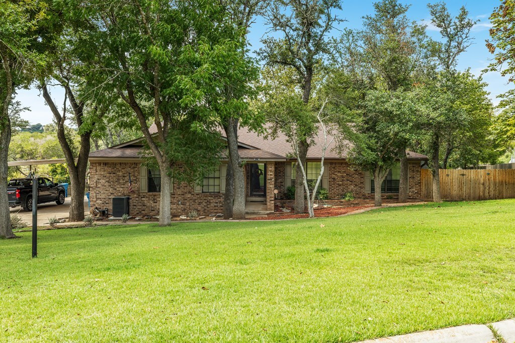 Property Photo:  630 East  TX 78028 