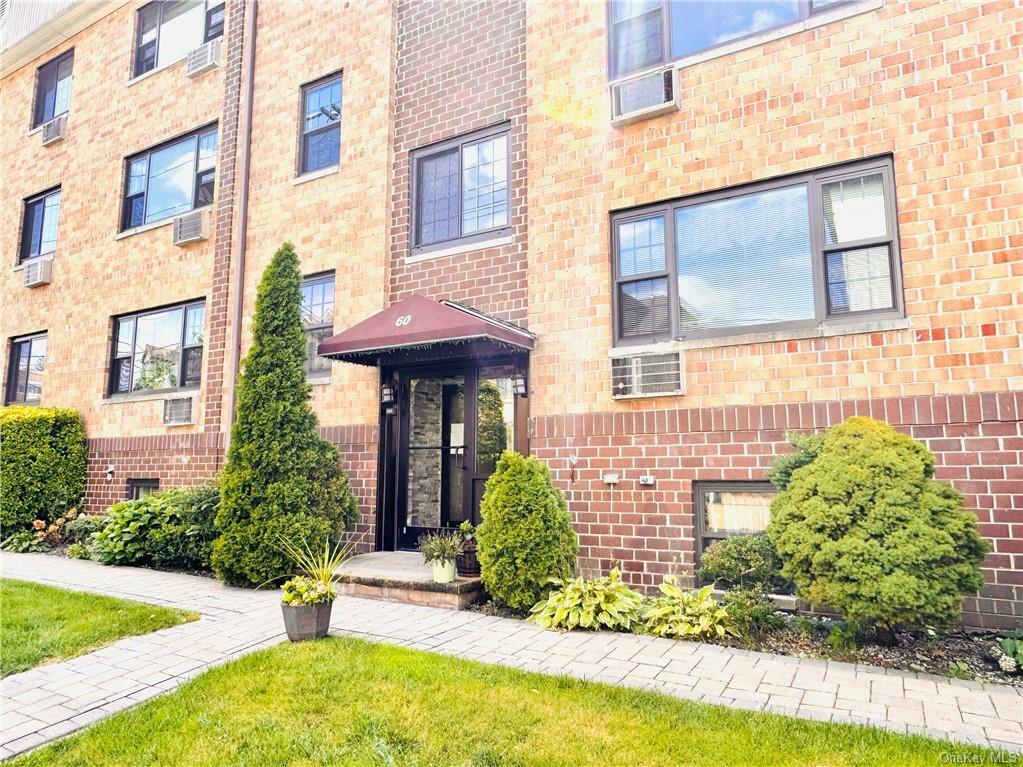 Property Photo:  60 Crescent Place 3F  NY 10707 