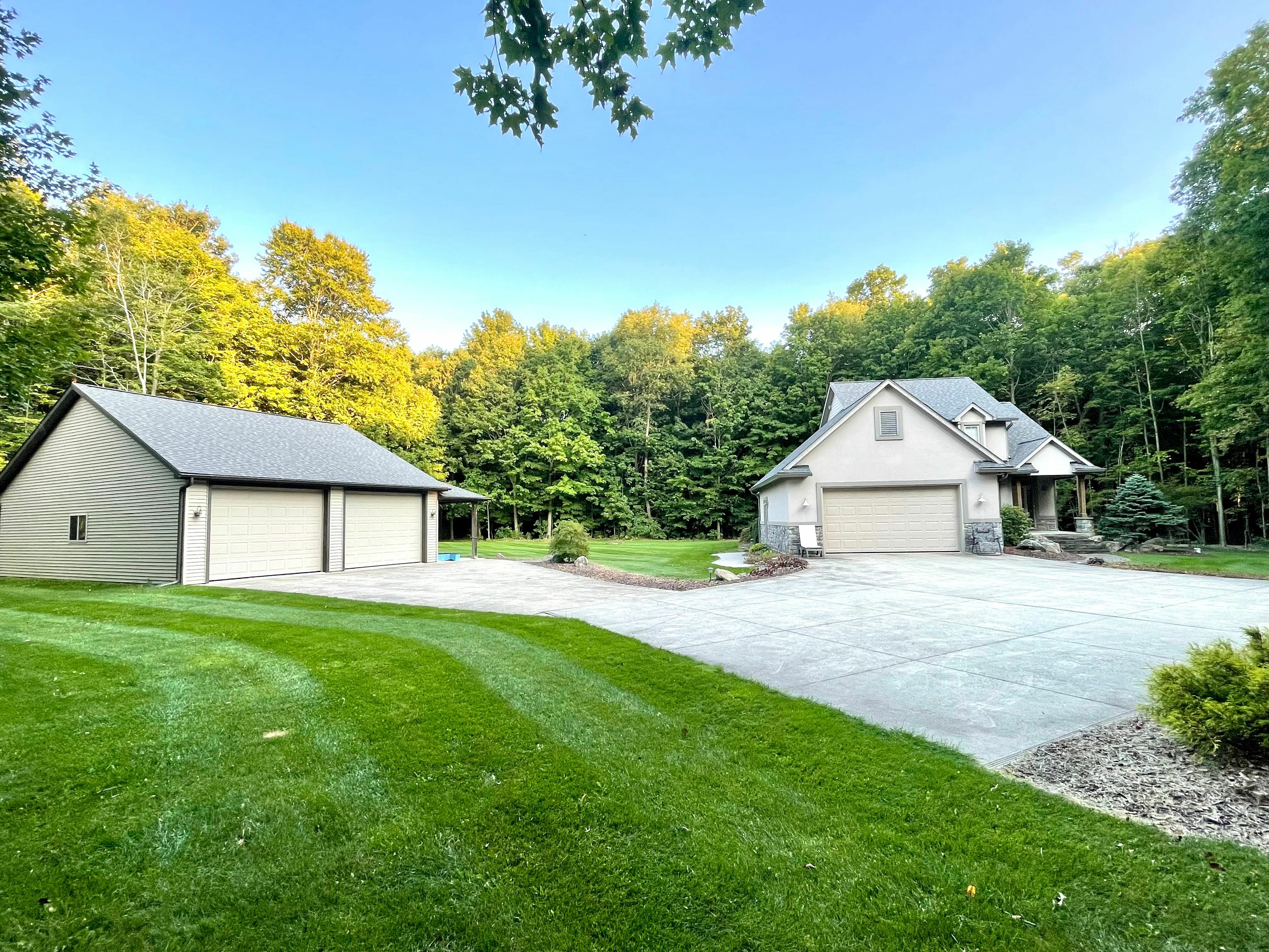 Property Photo:  1603 Deepwood Drive  MI 48446 4210 