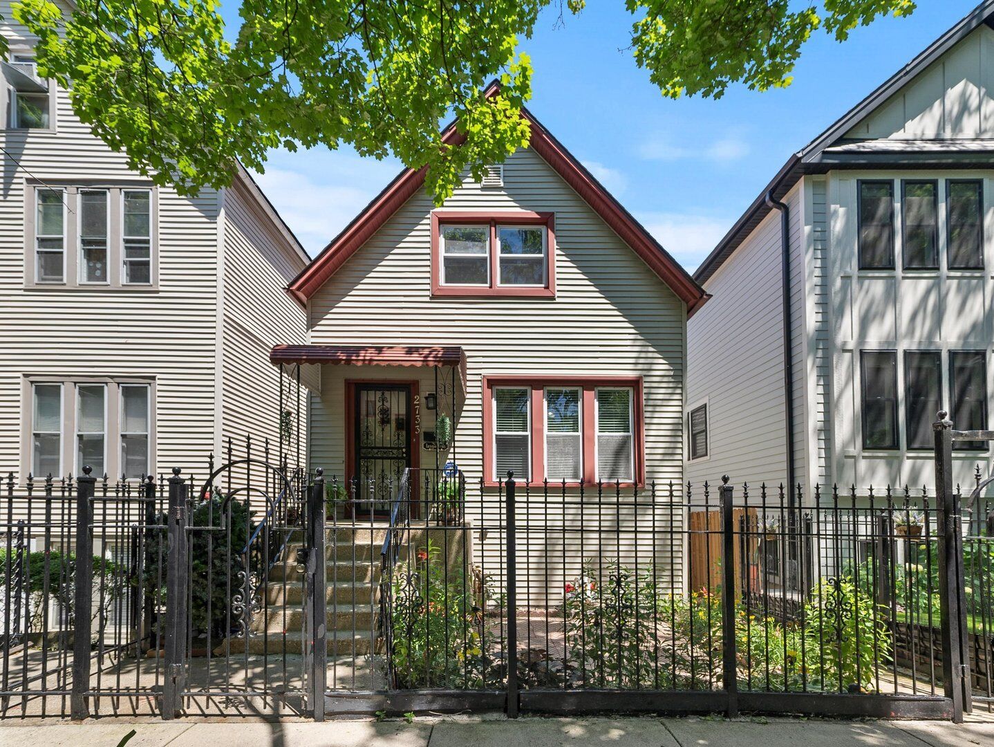 Property Photo: 2733 N Artesian Avenue IL 60647
