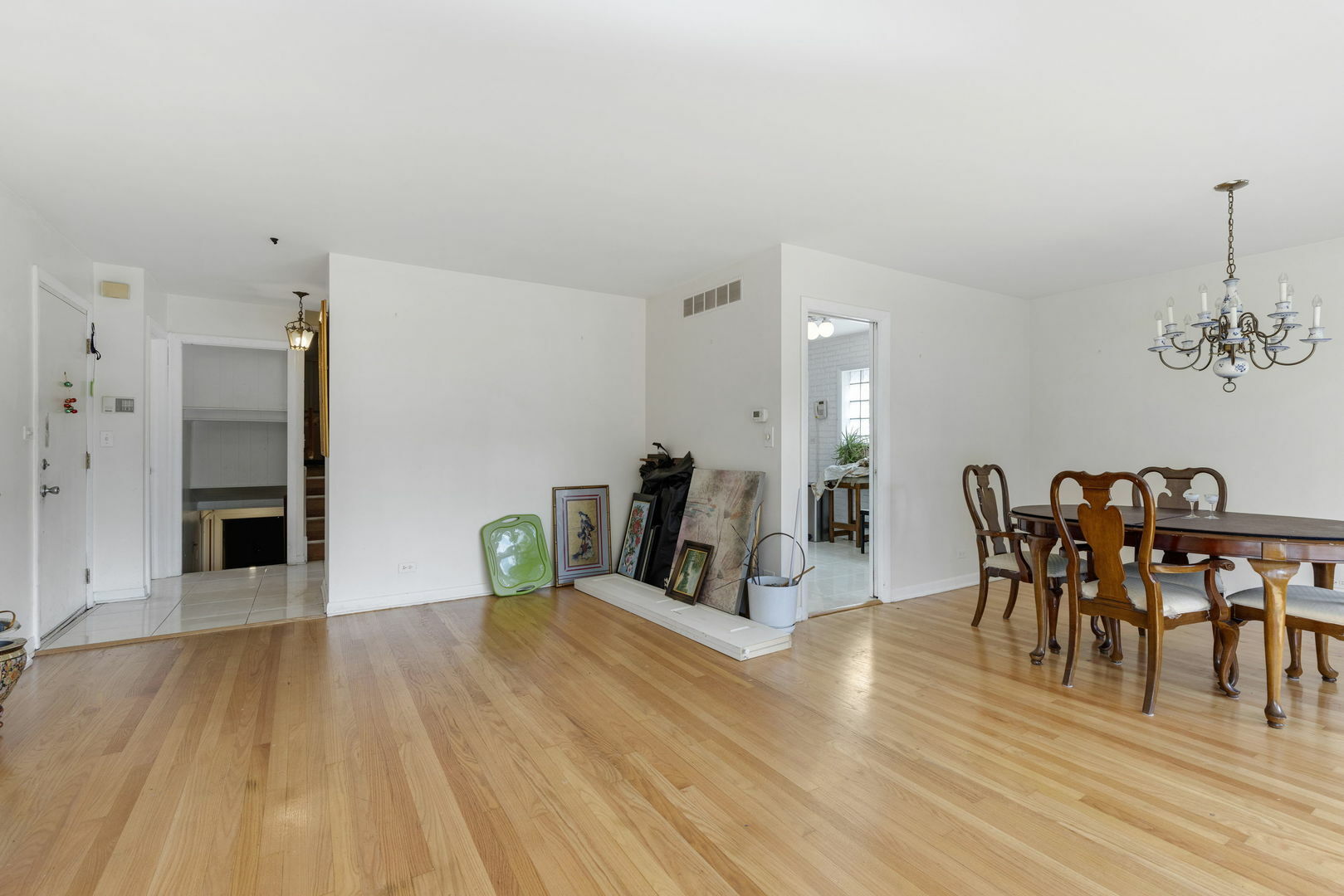 Property Photo:  1622 E 92nd Street  IL 60617 