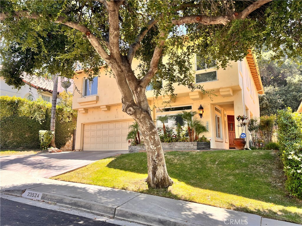 Property Photo:  23524 Heritage Oak Court  CA 91321 