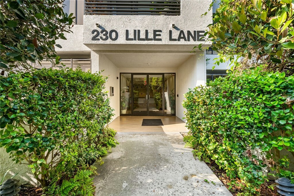 Property Photo:  230 Lille Lane 101  CA 92663 