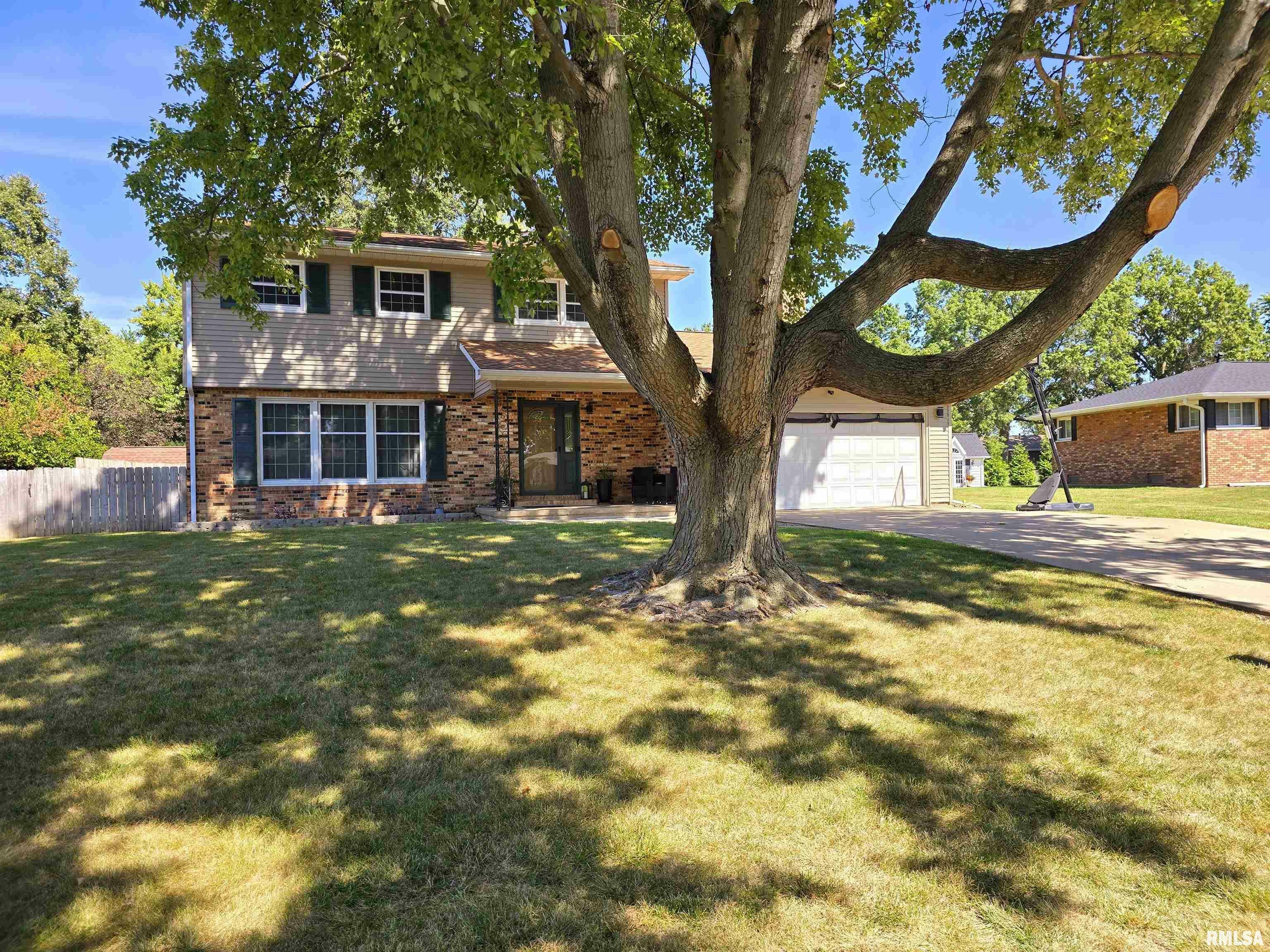 Property Photo:  117 Harvester Road  IL 61520 