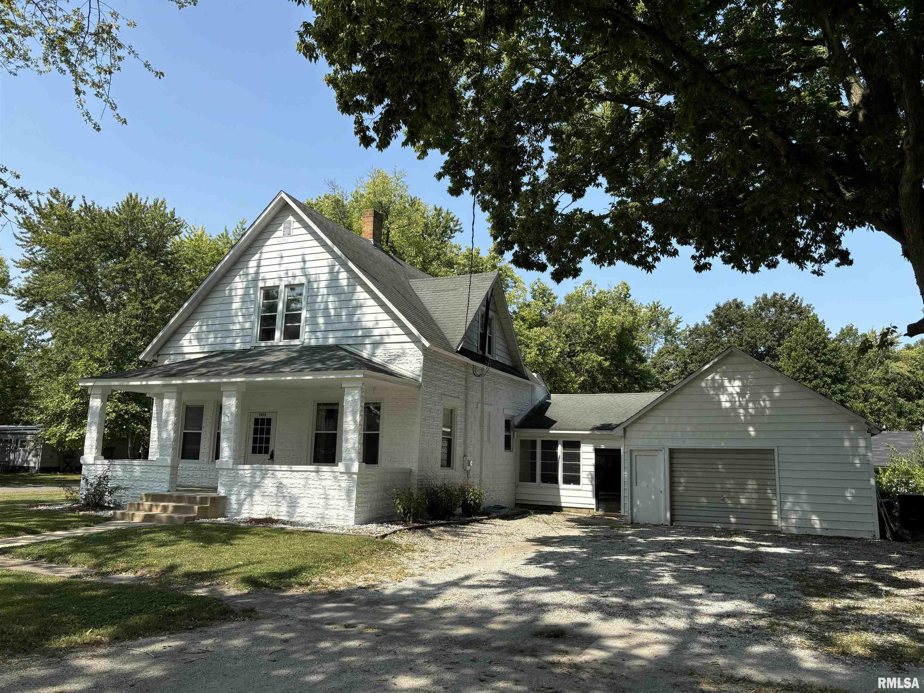 Property Photo:  1015 2nd Street  IL 61537 