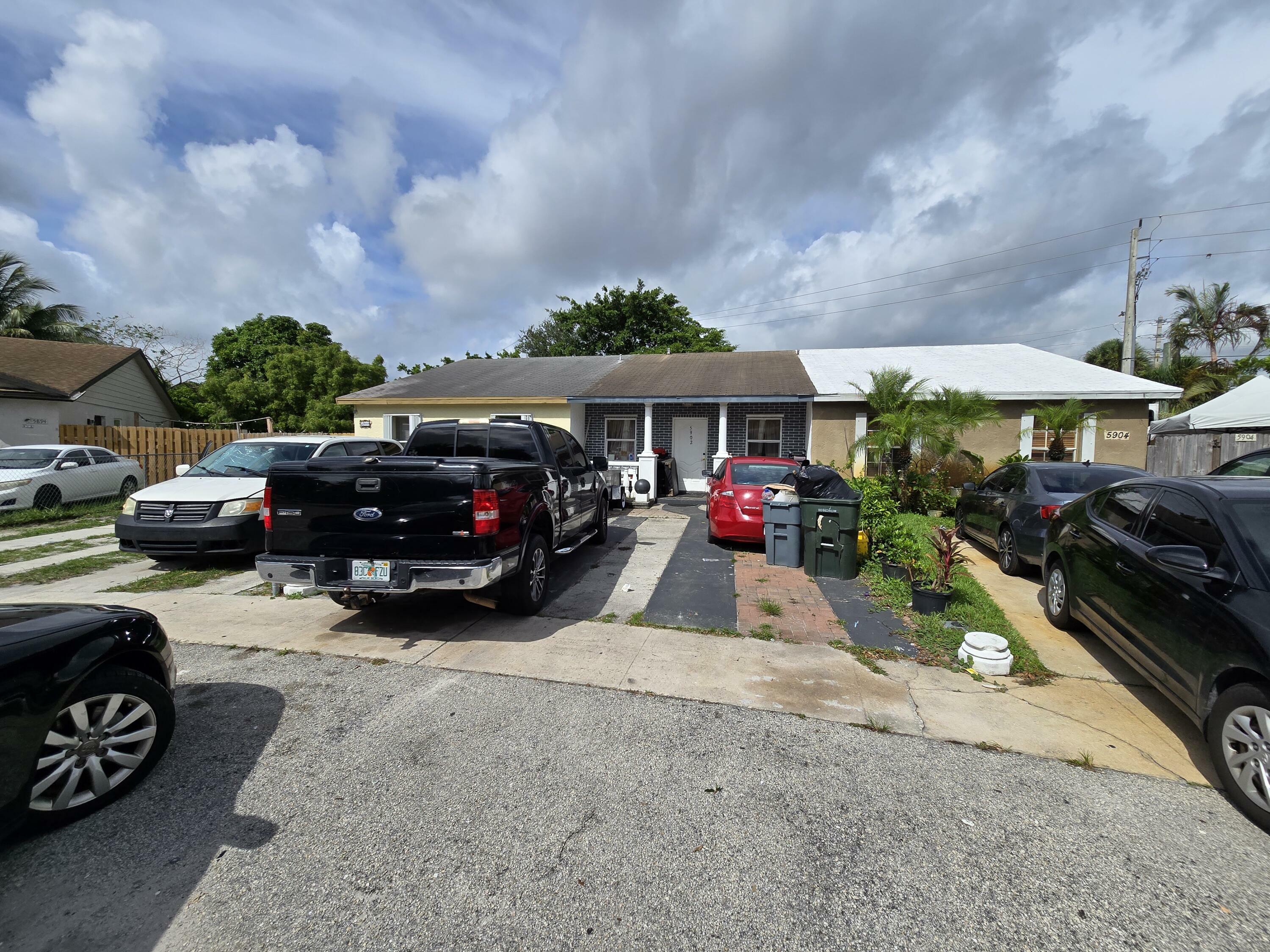 Property Photo:  5902 S 38th Street  FL 33463 