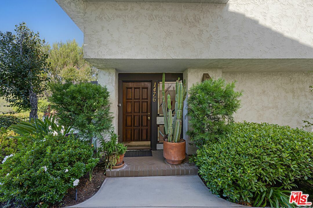 Property Photo:  1476   Palisades Dr  CA 90272 