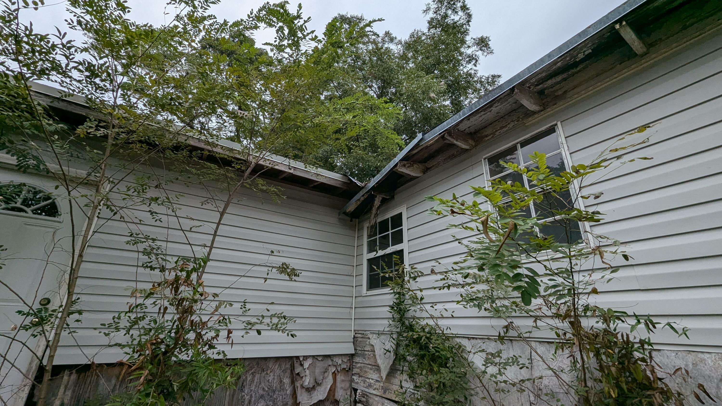 Property Photo:  727 School Avenue  FL 32536 