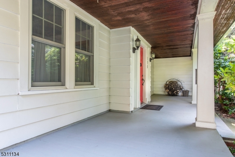 Property Photo:  128 S Central Ave  NJ 07446 