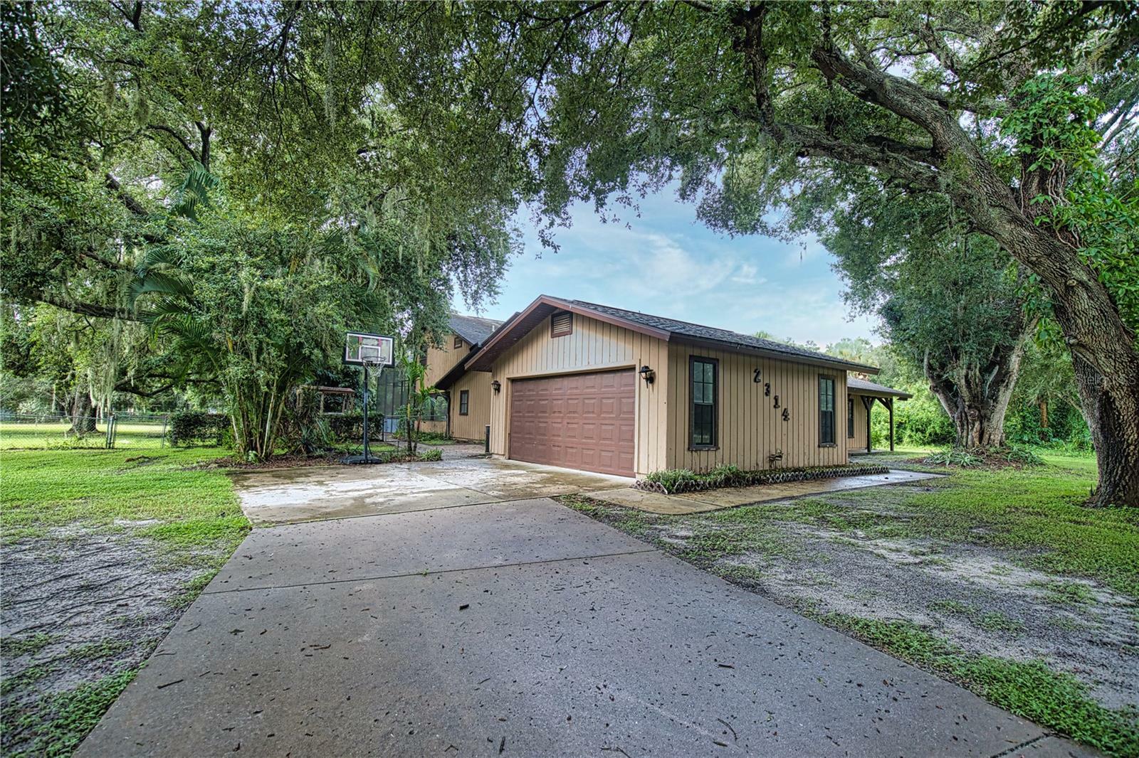 Property Photo:  2314 Kennedy Drive  FL 34292 