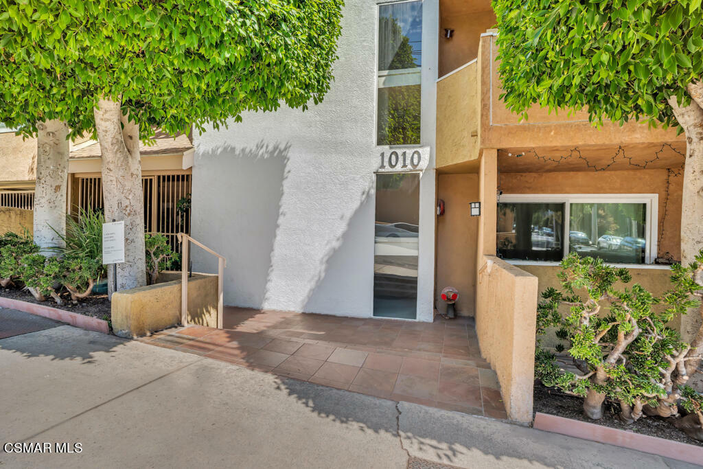 Property Photo:  1010 Hammond Street 312  CA 90069 