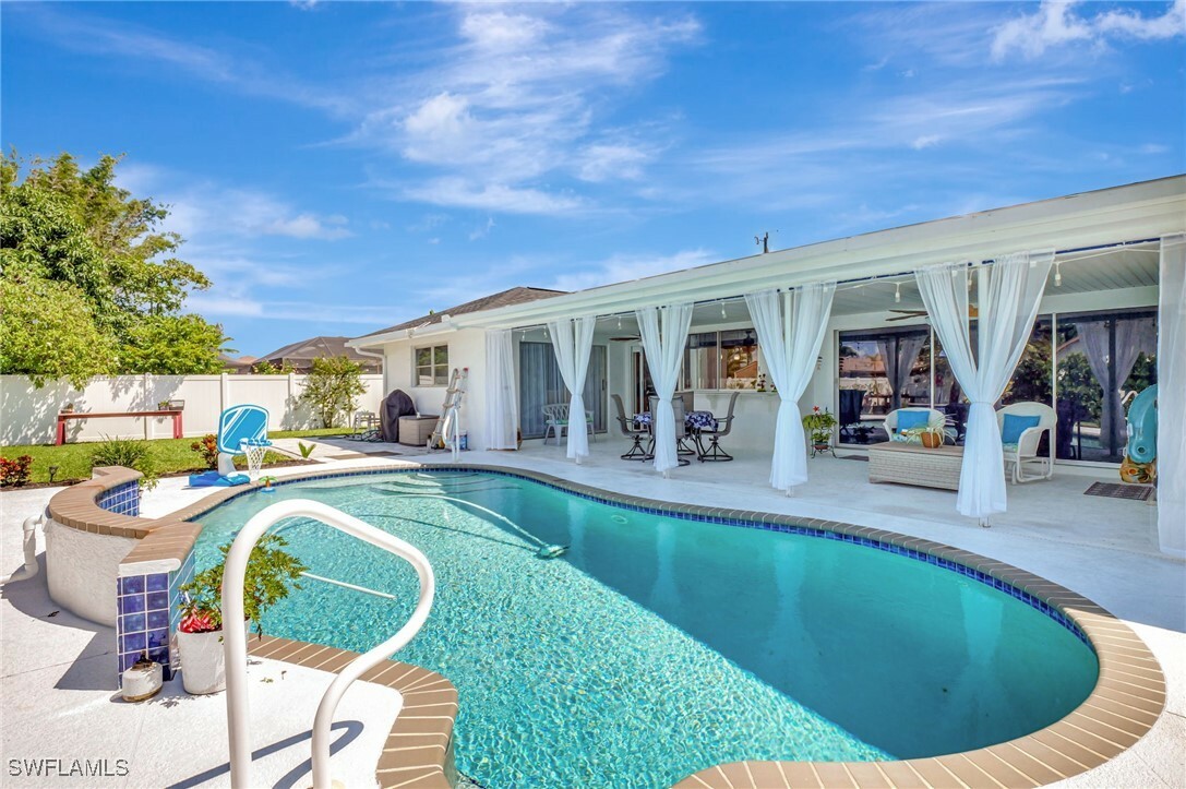Property Photo:  3628 SE 8th Place  FL 33904 