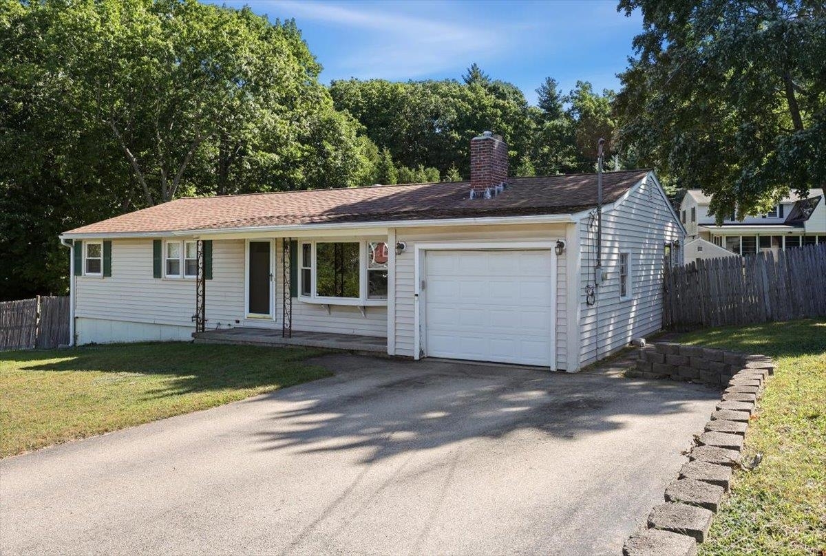 Property Photo:  16 Mapleleaf Drive  NH 03062 