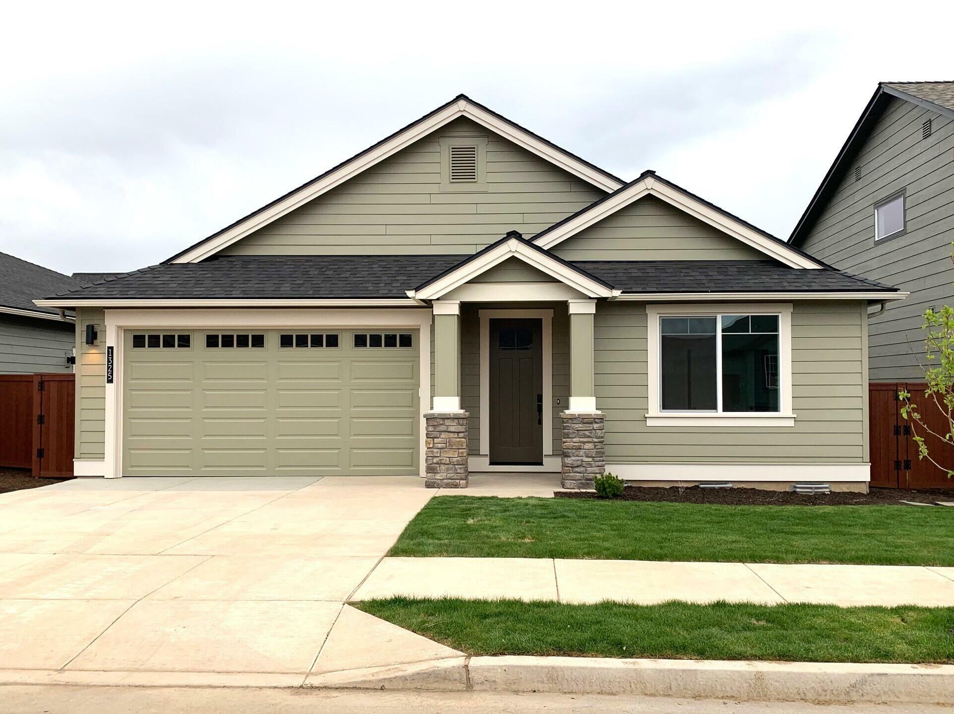Property Photo: 1325 NE Whistle Way OR 97754