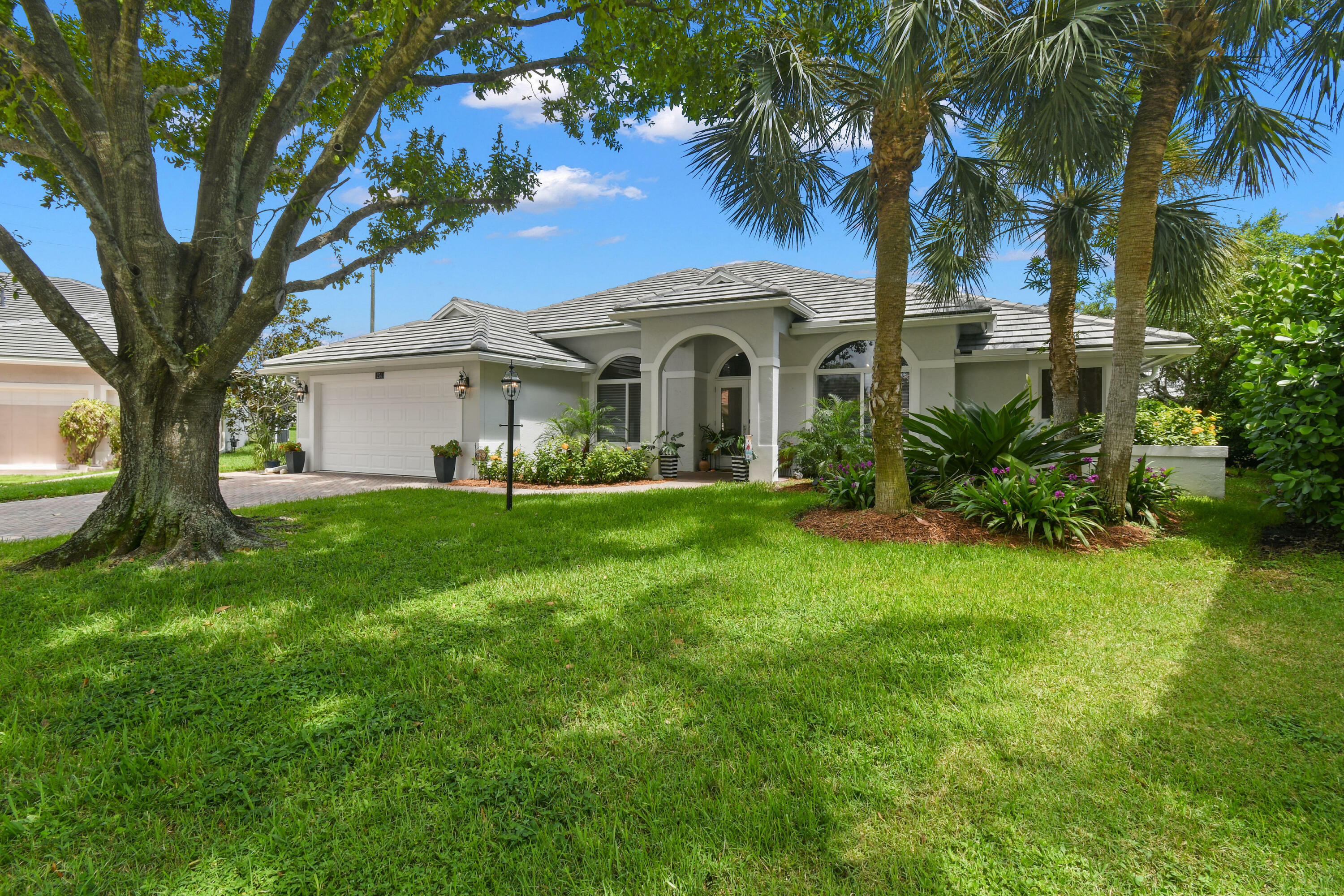 Property Photo:  274 Crane Point N  FL 33458 